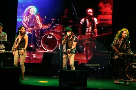 The Jukks perform at the Hard Rock Cafe on New Year’s Eve.